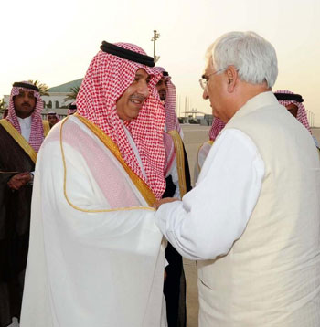 salman-khurshid-arrives-in-saudi-arabia