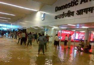 new-delhi-airport-flooded