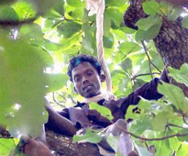 man-attempted-suicide-before-general-hospital-in-trivandrum