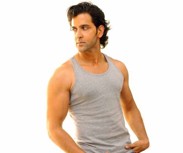 hrithik-roshan-discharged-from-hospital-post-brain-surgery