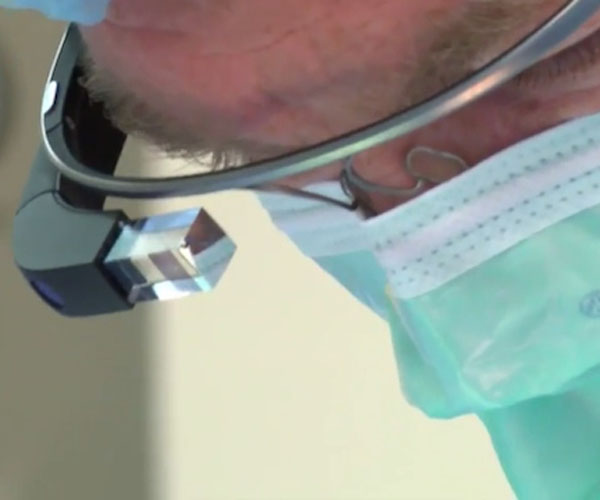 surgeons-use-google-glass-to-live-stream-operation