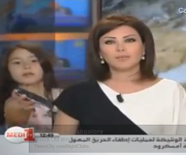 surreal-moment-moroccan-newsreaders-daughter-interrupts-live-broadcast-with-a-tap-on-her-mother