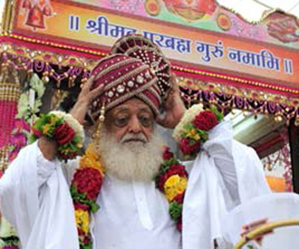 self-styled-godman-asaram-bapu-not-to-surrender-before-jodhpur-police-today-son