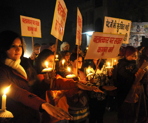 delhi-gang-rape-verdict-today-four-accused-brought-to-court-victims-kin-demand-death