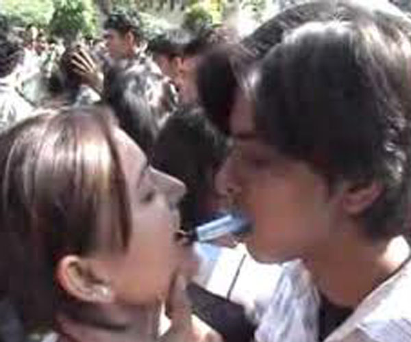 iit-roorkee-lipstick-contest