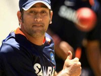 india-captain-dhonis-house-attacked-with-stones