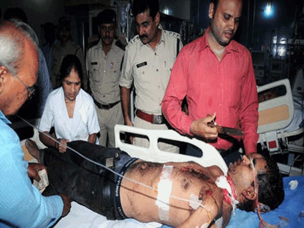 a-man-was-admitted-to-a-hospital-with-his-right-eye-gouged-out