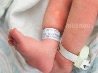 baby-found-shivering-in-boot-of-car