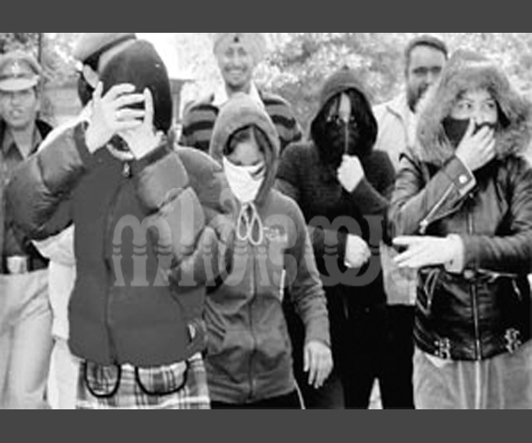immoral-traffic-5-mallus-n-serial-actress-arrested