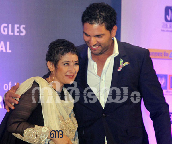 bollywood-actress-manisha-koirala-and-cricketer-yuvraj-singh-who-has-successfully-fought-ovarian-cancer