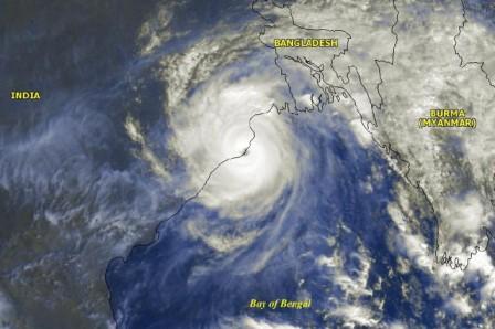 andhra-braces-for-cyclone-phailin