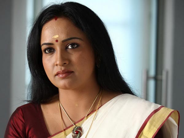 actress-lena-and-her-husband-abhilash-kumar-are-on-the-path-of-divorce