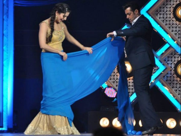 salman-teaches-sunny-leone-how-to-drape-a-saree