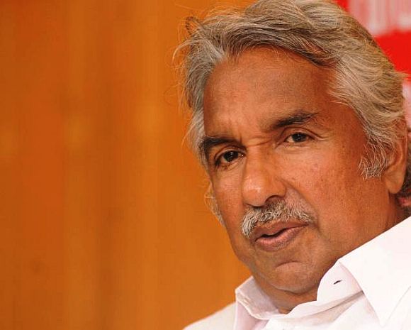 cm-oomman-chandy-injuries-to-his-forehead