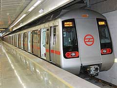 women-protest-nude-poster-at-delhi-metro-station
