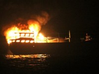 houseboat-go-up-in-flames-in-alappuzha