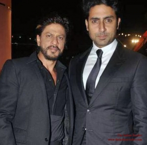 shah-rukh-surprises-abhishek-bachchan-with-a-special-gift