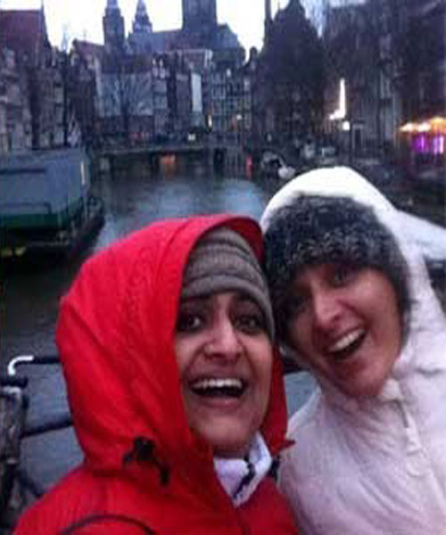 manju-warrier-enjoys-in-rotterdam-with-geethu-mohandas