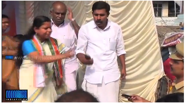 congress-leader-bindhu-krishna-scolds-police-officer