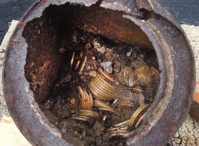 california-couple-finds-10-million-in-buried-treasure-while-walking-dog