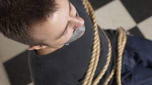 women-police-kidnapped-her-lover