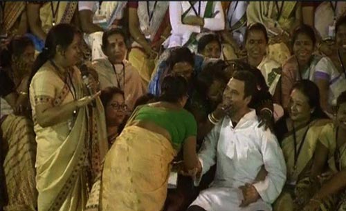 kisses-and-handshakes-for-rahul-gandhi-during-assam-tour-2