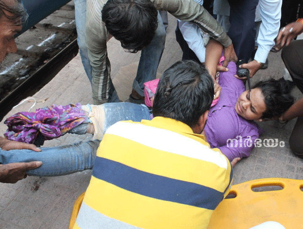 girl-from-bhopal-lost-her-right-foot-after-she-was-stuck-between-the-platform-and-the-train