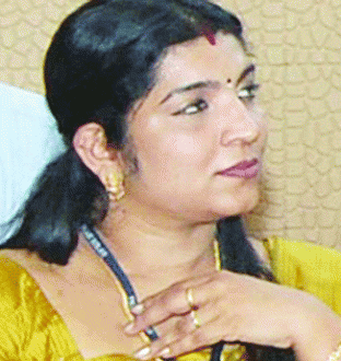 police-threatens-sarithas-postman