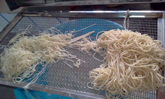 stinky-feet-rice-noodles-scandal-rocks-chinese-noodle-factory