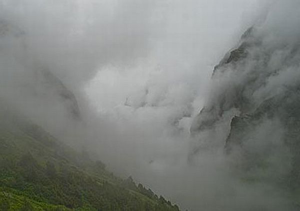 12-dead-in-cloudburst-in-uttarakhand