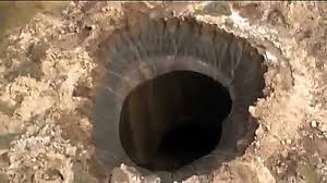 mysterious-giant-hole-found-in-siberia