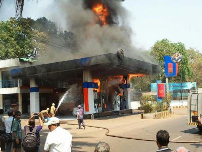 catch-fire-in-petrol-pump-at-kottayam
