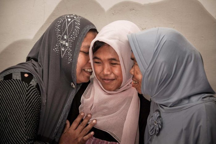 indonesian-girl-who-was-swept-away-in-the-2004-tsunami-is-reunited-with-her-family