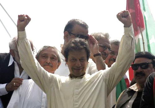 imran-khans-convoy-shot-at-amid-pakistan-violence