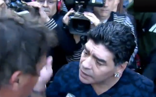 diego-maradona-slaps-reporter