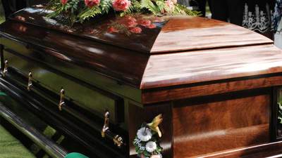 dead-woman-wakes-up-screaming-in-coffin-at-own-funeral