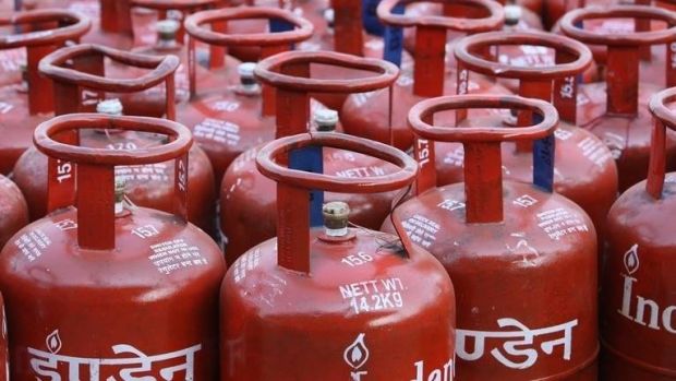 aadhar-not-must-for-lpg-subsidy-under-modified-dbt