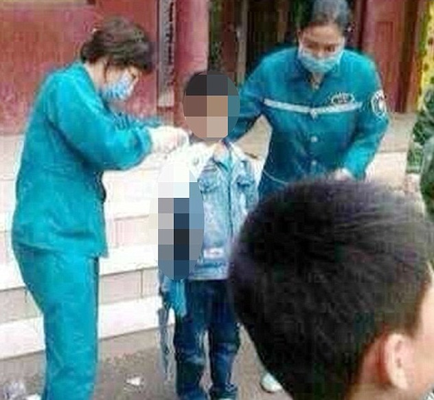 bear-in-china-zoo-bites-off-nine-year-old-boys-arm