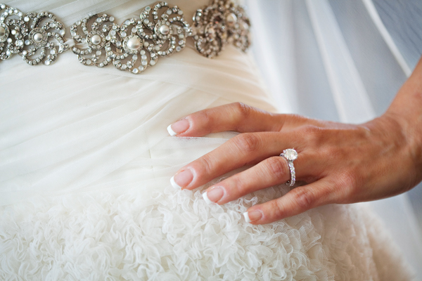 bride-stuck-in-traffic-in-china-weds-husband-over-the-radio