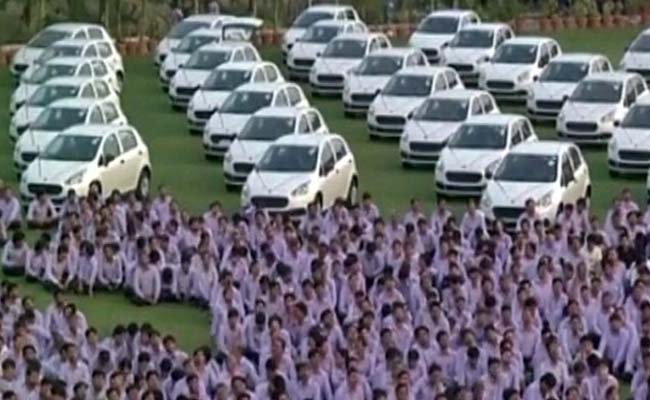 surat-diamond-merchants-massive-diwali-bonus-for-employees-houses-cars-and-jewellery