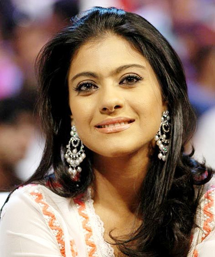 kajol-to-do-hindi-remake-of-manju-warriers-hit-malayalam-film-how-old-are-you