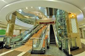 baby-falls-to-death-sliding-down-escalator-in-kochi