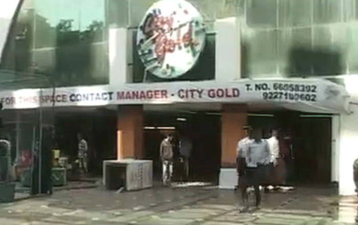 bajrang-dal-attacks-two-theatres-screening-pk-in-ahmedabad