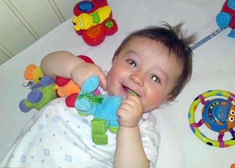 camera-phone-to-check-for-childhood-eye-cancer