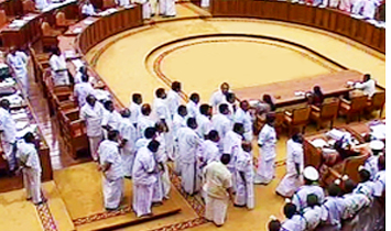 ldf-protest-niyamasabha-urgin-manis-resignation