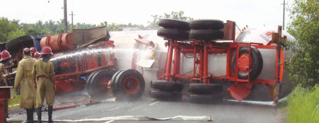 tanker-lorry-accident-in-national-highway