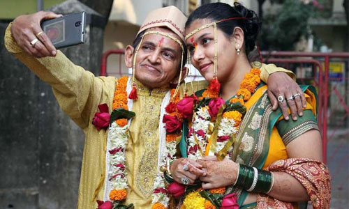 58-years-old-man-marries-20-years-old-wedding-image-gone-viral