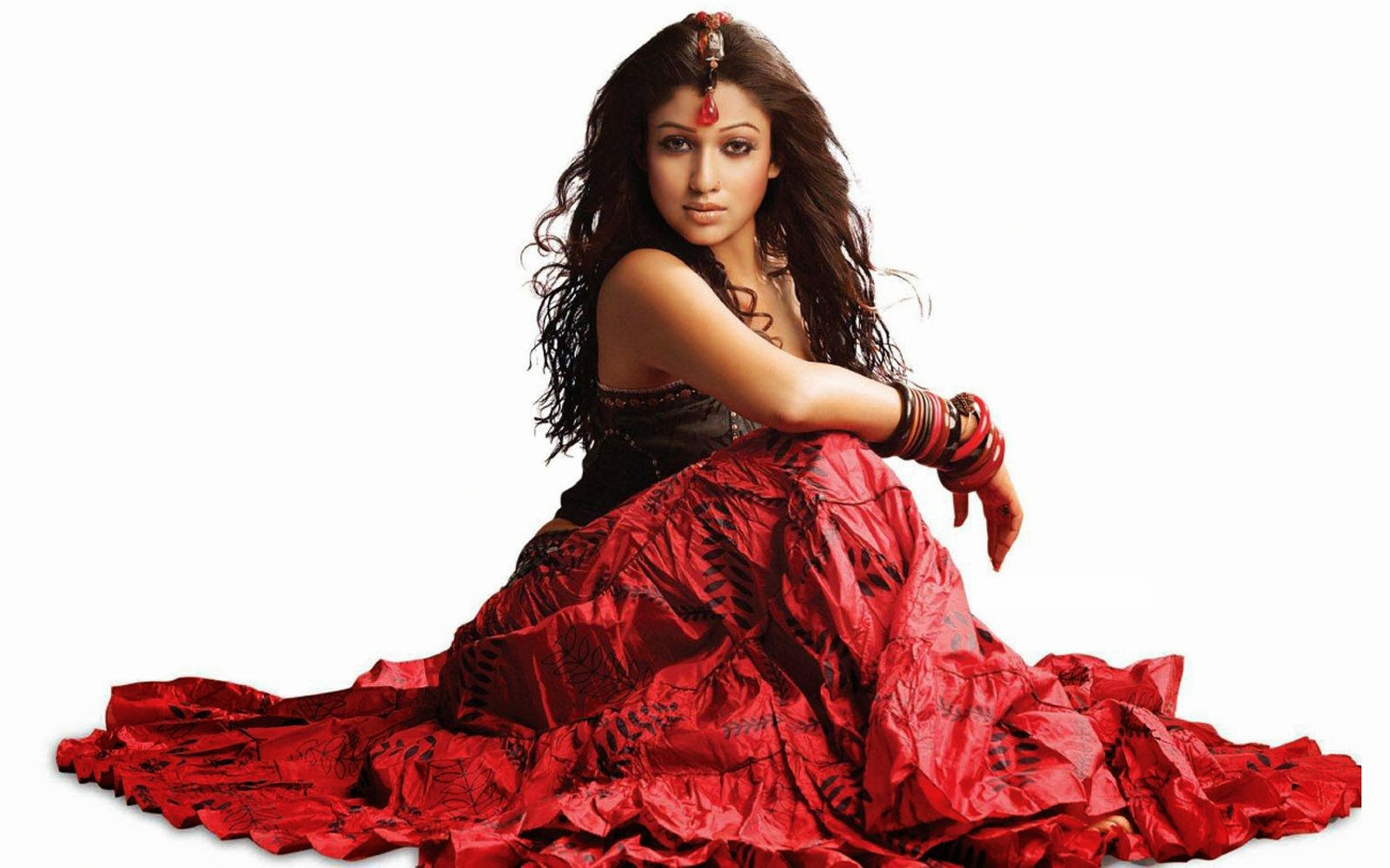 nayanthara-buying-beer-at-a-roadside-shop-clip-is-a-created-one
