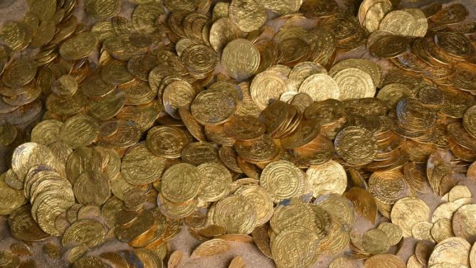 divers-find-record-trove-of-gold-coins-in-mediterranean