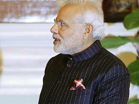 narendra-modis-suit-to-be-auctioned-in-surat